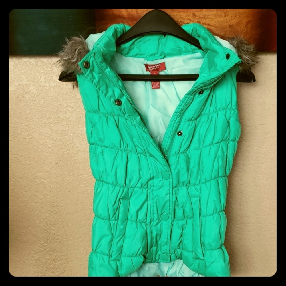 Girls Green Vest (Worn Once)